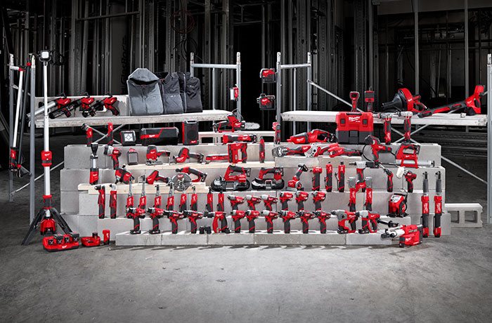 YKSI JÄRJESTELMÄ, YLI 120 TYÖKALUA